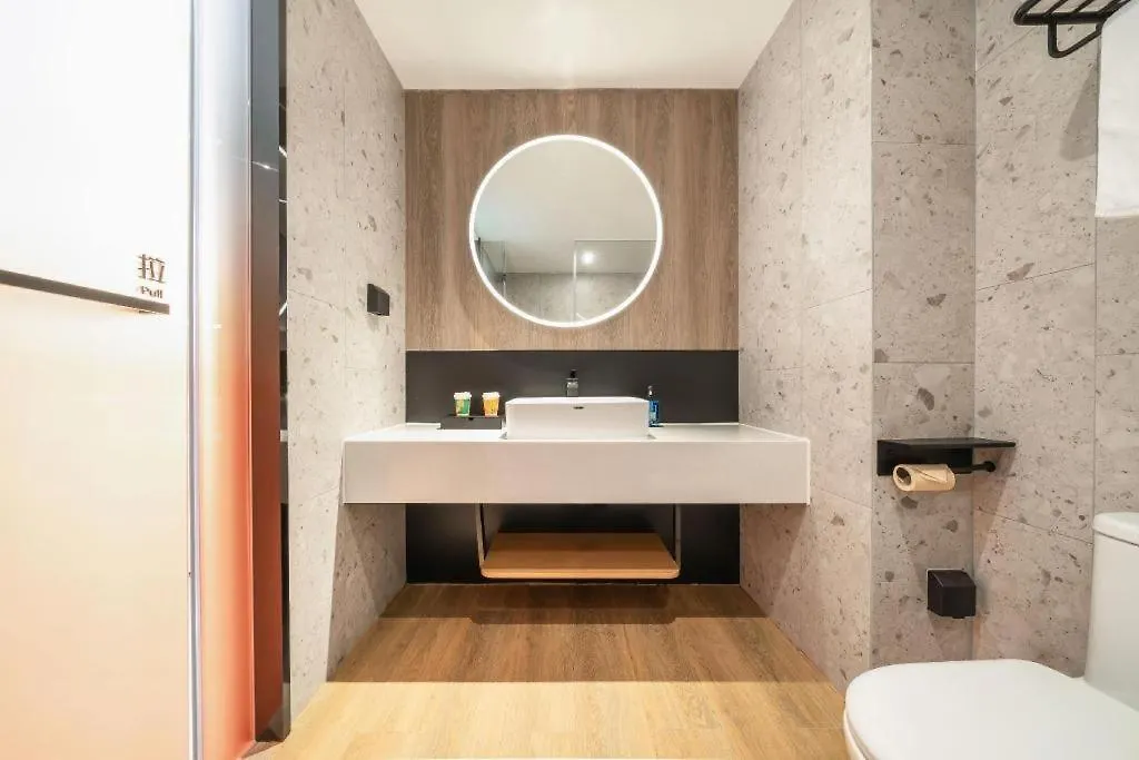 Nihao Hotel Zhuhai Gongbei Port 2*,