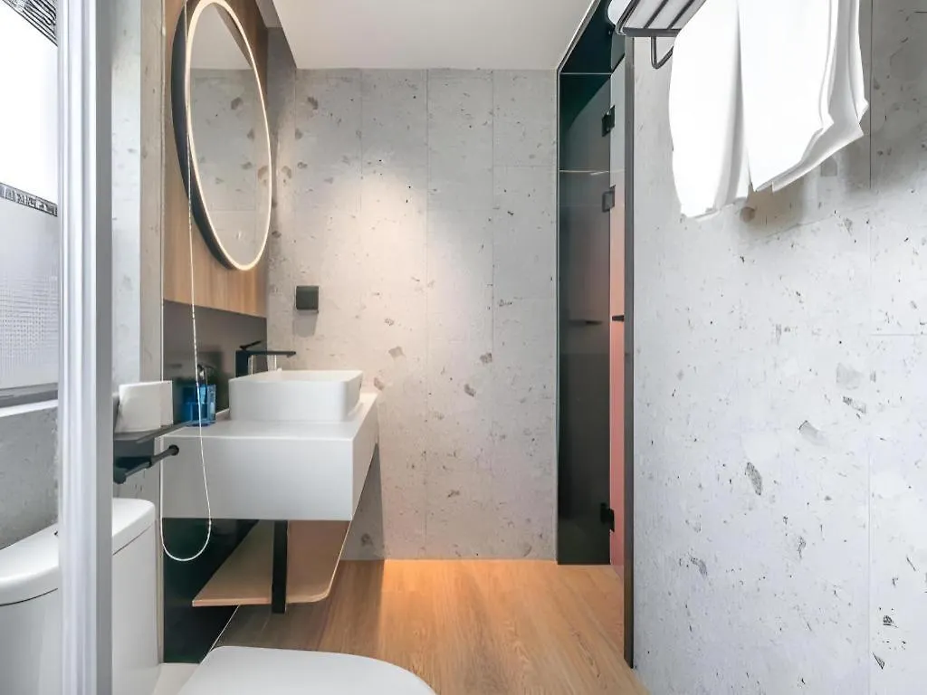 Nihao Hotel Zhuhai Gongbei Port 2*,