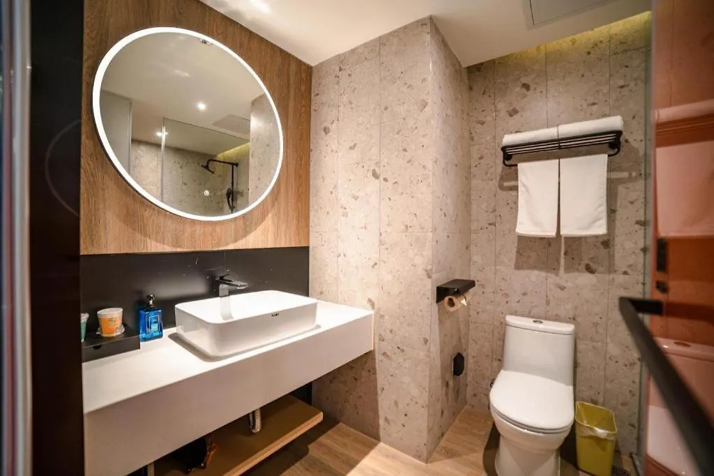 Nihao Hotel Zhuhai Gongbei Port 2*,  China