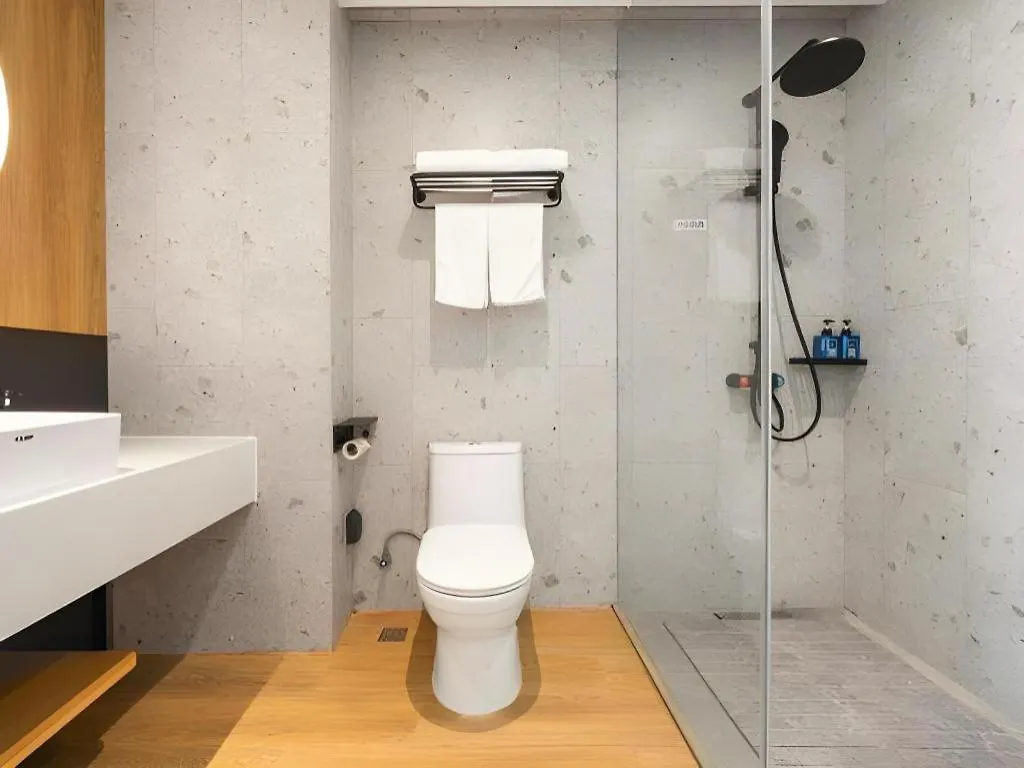 Nihao Hotel Zhuhai Gongbei Port 2*,  China
